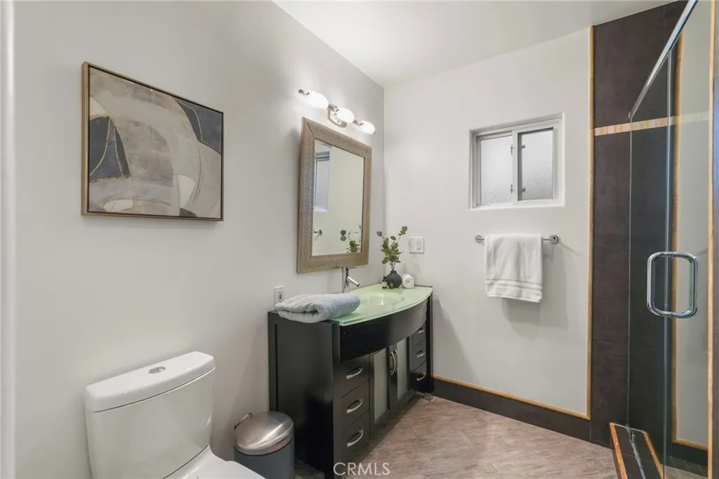 18760 Wells, Tarzana, California 91356 home-pic-32